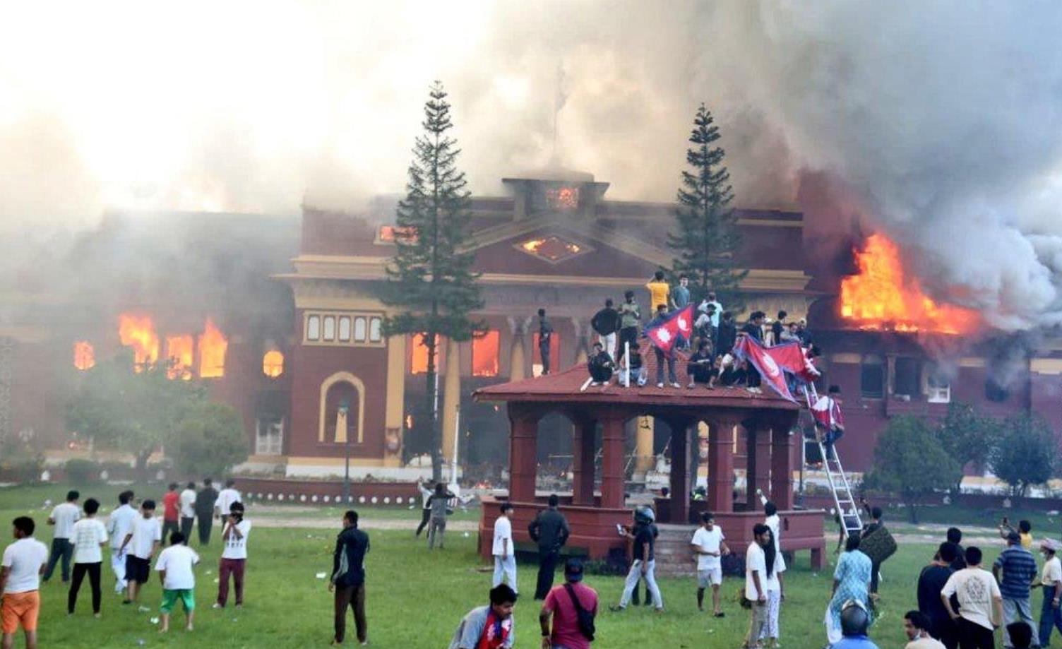 सेना किन तानिइरहन्छ विवादमा ?