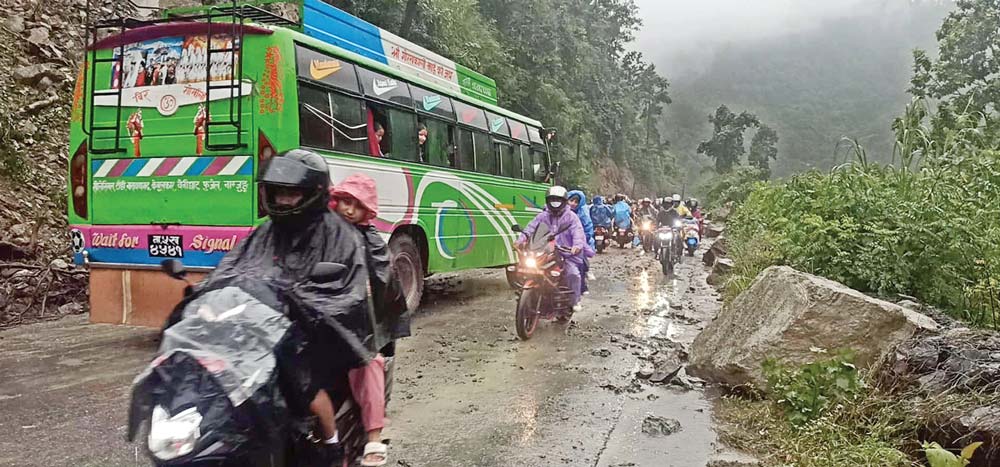 अविरल वर्षाले देशभरको जनजीवन प्रभावित