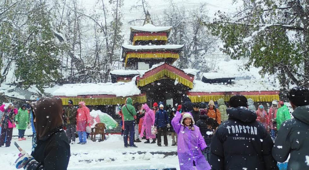 मुस्ताङमा कात्तिकमै हिउँ परेपछि किसान र पर्यटन व्यवसायी उत्साहित