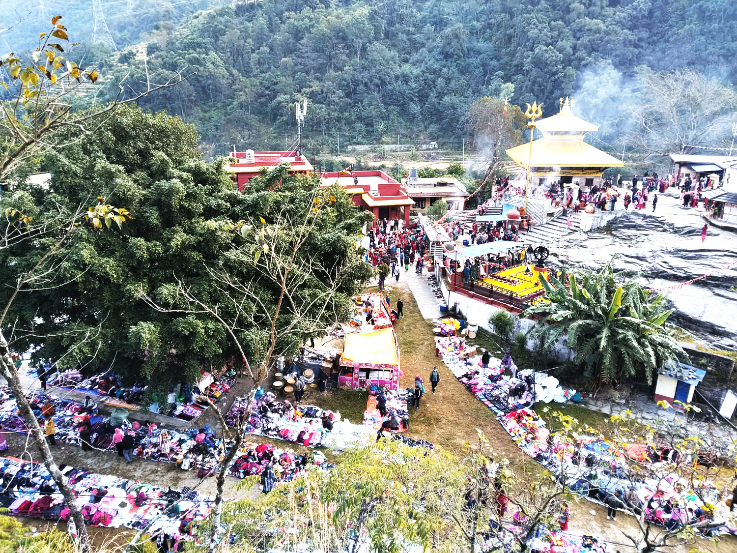 म्याग्दीको गलेश्वरधाममा सतबिउ छर्नेको भीड