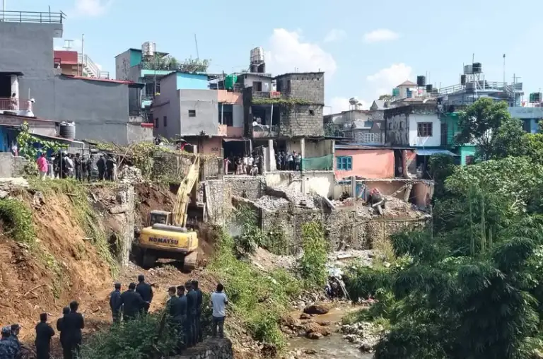 फिर्केमा फेरी चल्यो डोजर